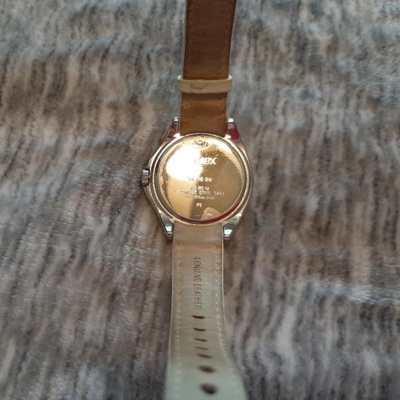 Timex white/silver face watch with day/date - Picture 5 of 5